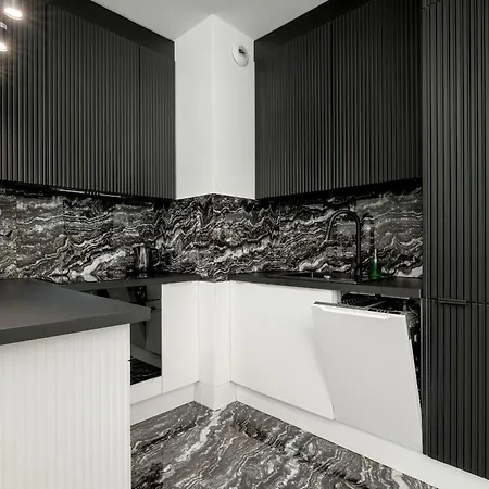 Elegant Studio For 3 People, Air Conditioning And Balcony By Renters アパート クラクフ